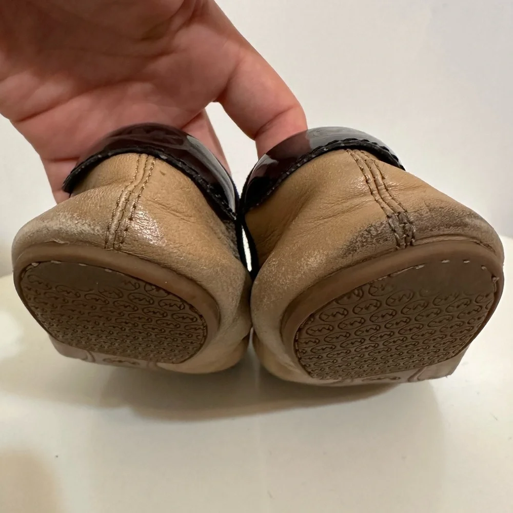 *PRE-LOVED* MICHAEL KORS Juliette Tan & Black Leather Ballet Flats - Picture 5 of 8